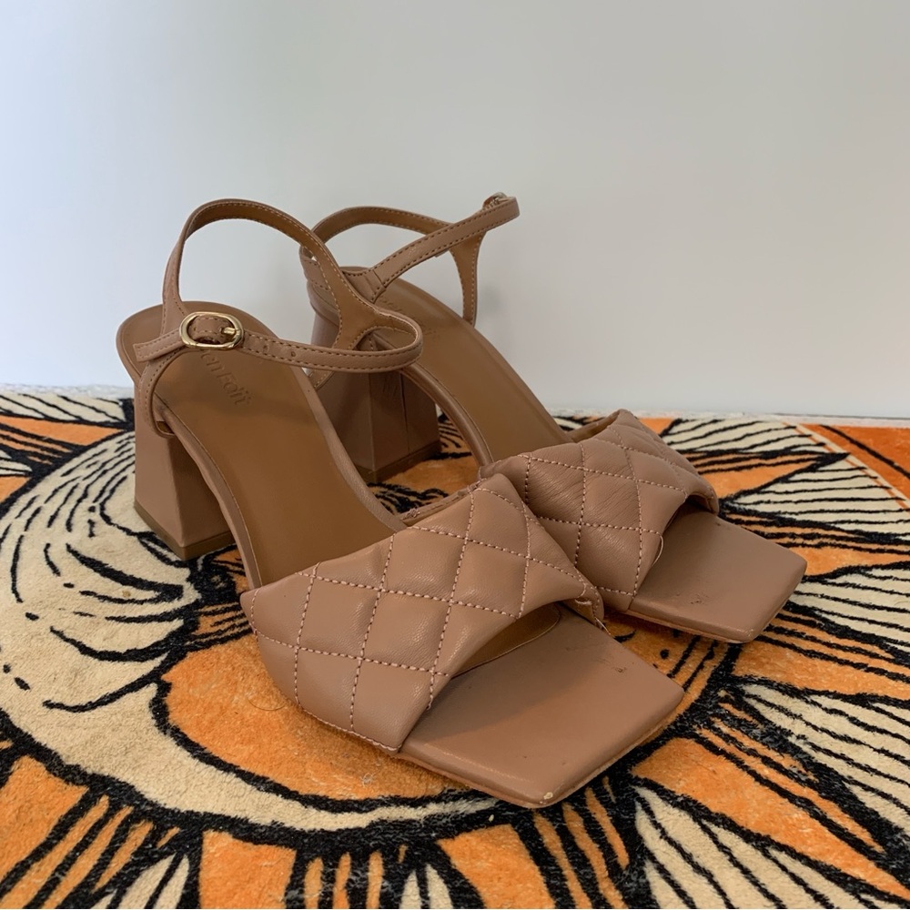 OPEN EDIT TAN BLOCK HEEL 6.5 US